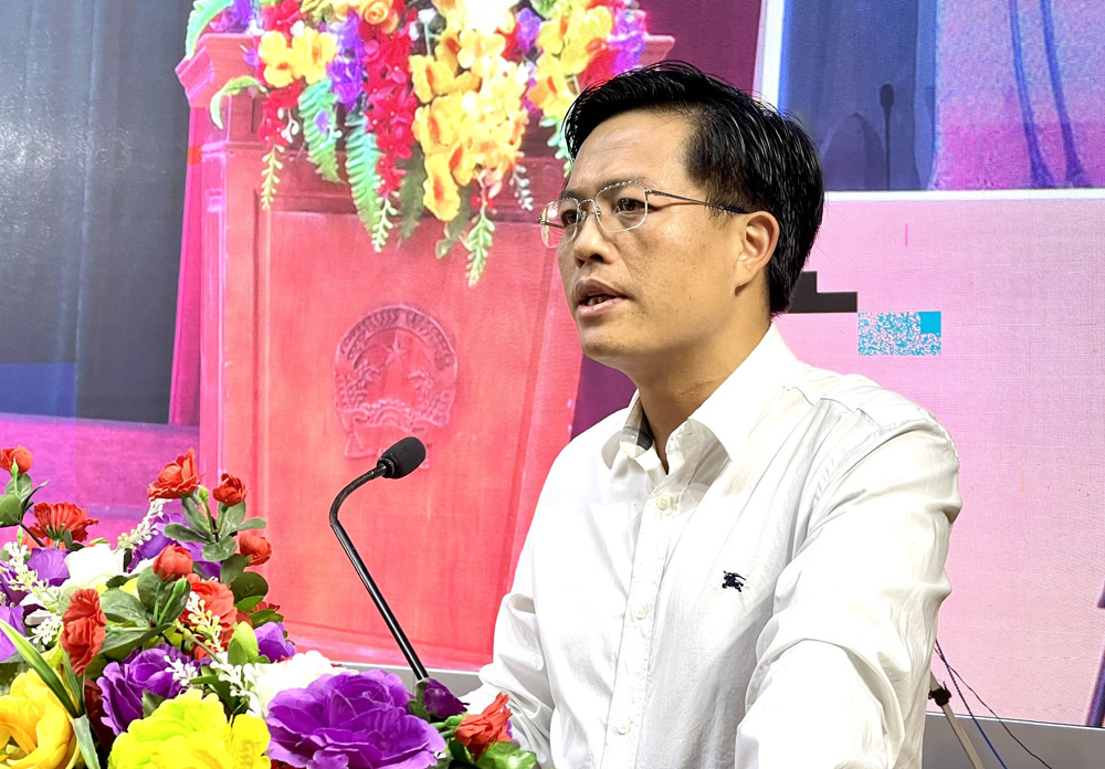Đồng chí Hoàng Quốc Bảo - Bí thư Huyện ủy Bảo Yên phát biểu chỉ đạo tại hội nghị.jpg